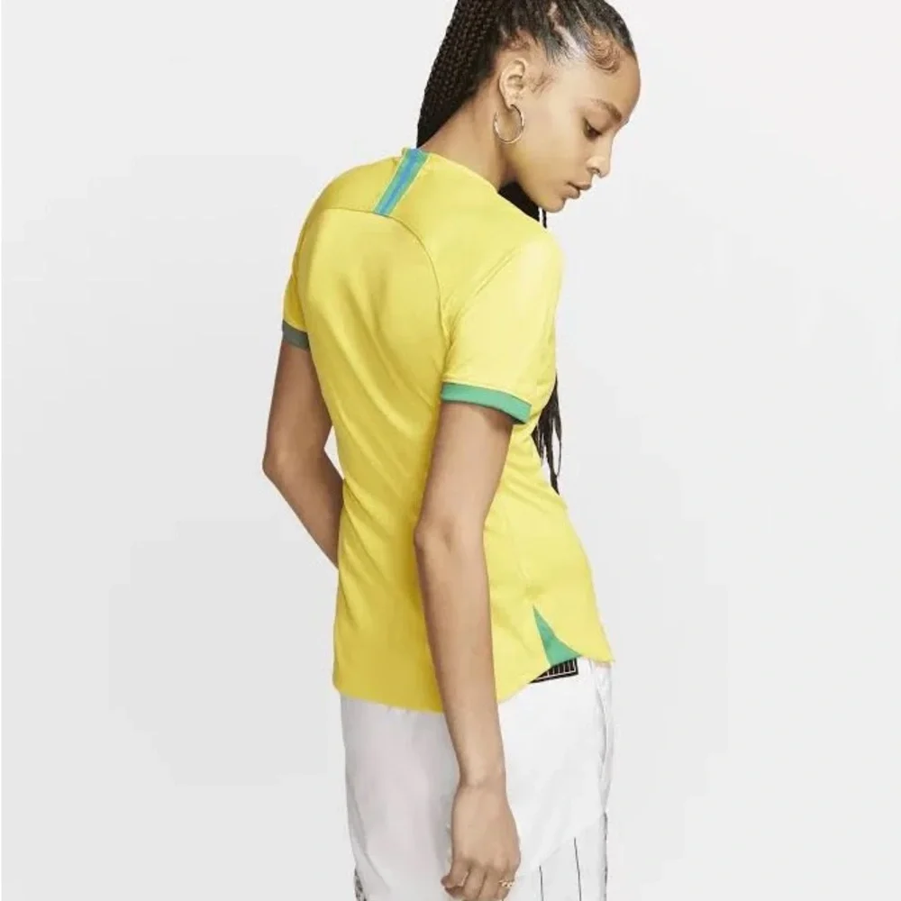 NIKE Women’s Brazil Soccer Yellow Jersey World Cup 2018 Sz M - Picture 6 of 6